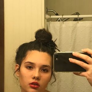 Meet your Posher, Ololivia